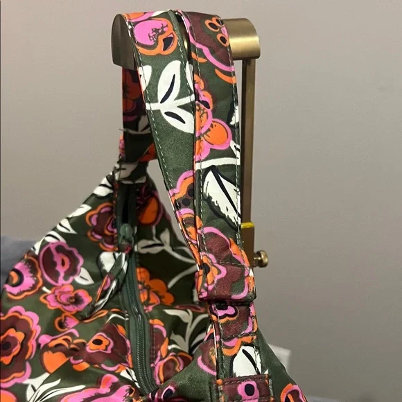 Vera Bradley Astoria Pink and Orange Floral Shoulder Bag NWOT retail $135 - Picture 4 of 9